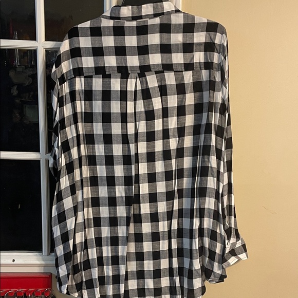 Black and White Checkered women’s long sleeve - Picture 4 of 4